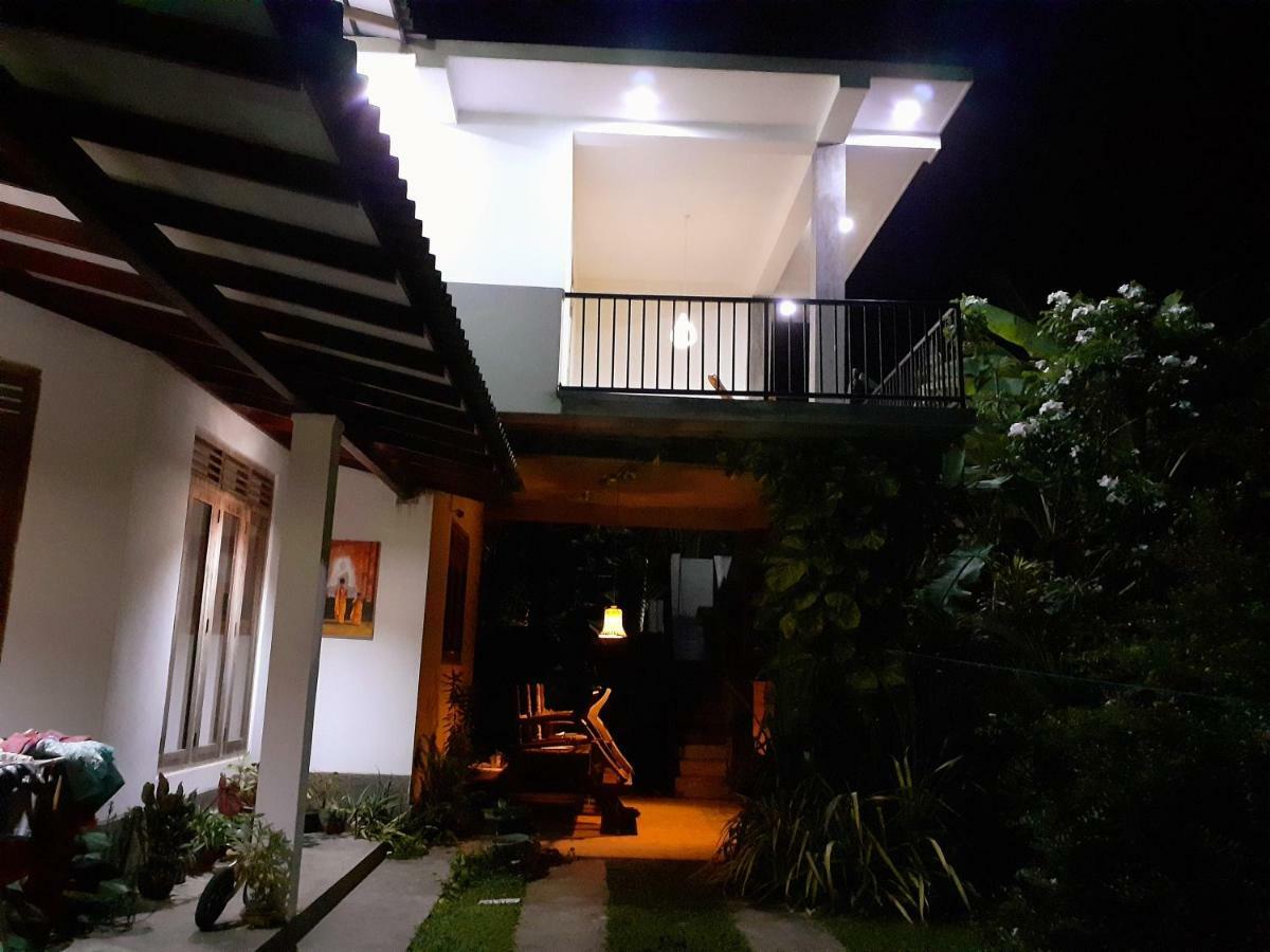 Om Villa ヒッカドゥワ エクステリア 写真